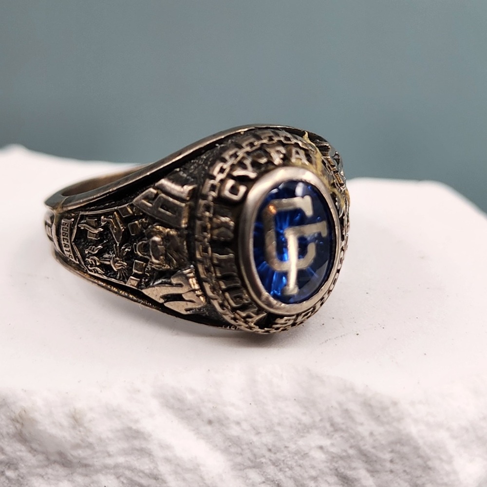 Lynda K. Lowry Vintage 1979 High School Class Ring Blue Stone Palladium Plus